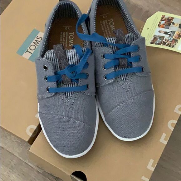 🎉Last Price 🎉Boy Toms sneaker 👟 - Picture 3 of 8